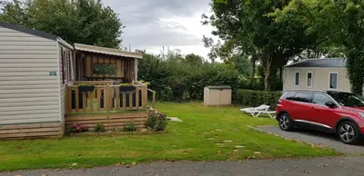 Jardin de l'établissement MOBIL HOME CLIMATISE TOUT CONFORT 6 à 8 PERSONNES à louer