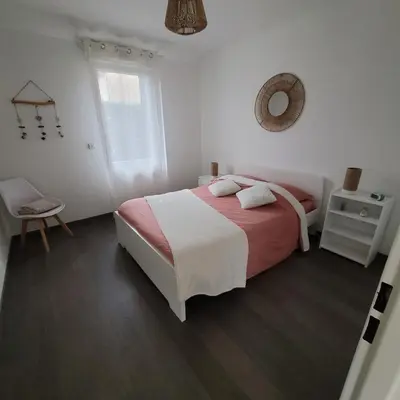 Un ou plusieurs lits dans un hébergement de l'établissement Appartement Port-Mer près des plages