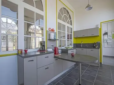 Cuisine ou kitchenette dans l'établissement Spacious holiday home in Aure sur Mer with garden