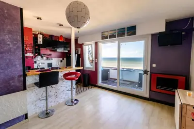 Cuisine ou kitchenette dans l'établissement Havre de paix à deux pas de la plage - Arrivée autonome, Parking privé et gratuit