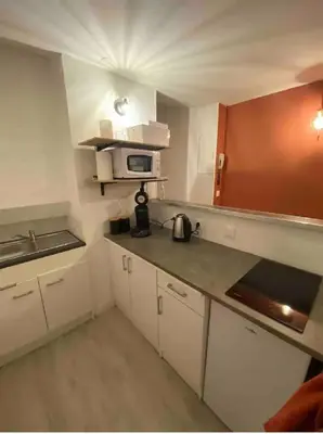 Cuisine ou kitchenette dans l'établissement Studio hyper centre de Caen