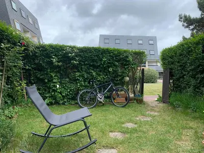 Jardin de l'établissement F1 véranda jardinet en résidence front de mer