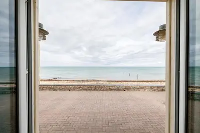 Vue générale sur la mer ou vue sur la mer prise depuis l'appartement