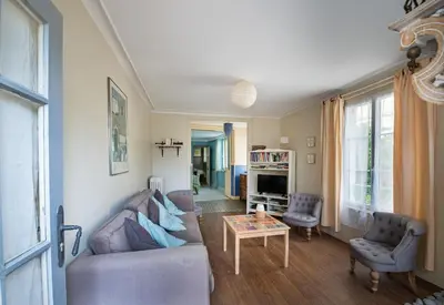 Télévision ou salle de divertissement dans l'établissement Gîte de la tour