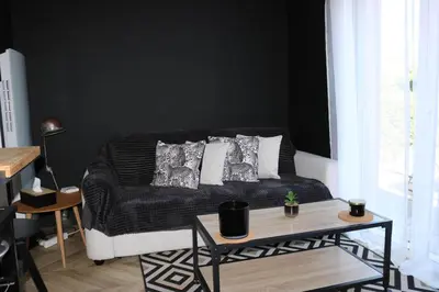 Coin salon dans l'établissement L'antichambre, neuf avec jardin à 100m de la mer