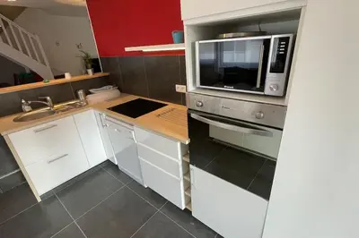 Cuisine ou kitchenette dans l'établissement Maison centre bourg à 50m de la plage
