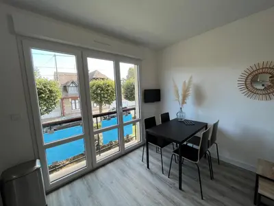 Piscine de l'établissement Jed, Joli appt avec parking ou située à proximité