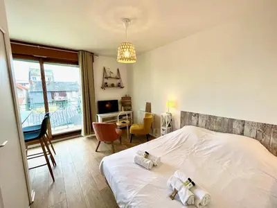 Un ou plusieurs lits dans un hébergement de l'établissement Salm, Coquet studio avec balcon