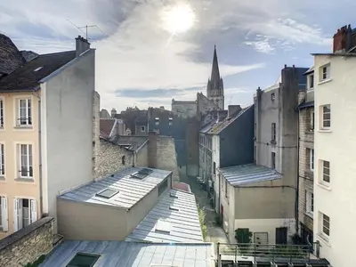 Vue générale sur Caen ou vue de la ville depuis l'appartement