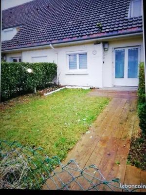Jardin de l'établissement Bel appartement avec jardin à 50m des plages du debarquement