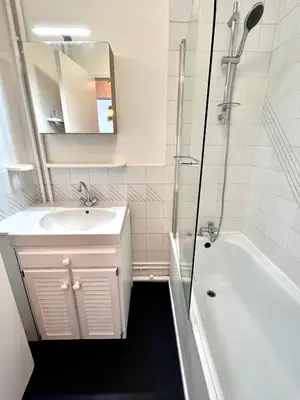 Salle de bains dans l'établissement Nihal, Studio proche Zenith avec parking et balcon