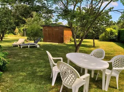Jardin de l'établissement La petite corbière - Chez Hélène - Gîtes en baie