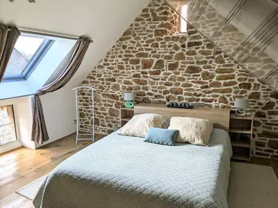 Un ou plusieurs lits dans un hébergement de l'établissement La petite corbière - Chez Hélène - Gîtes en baie