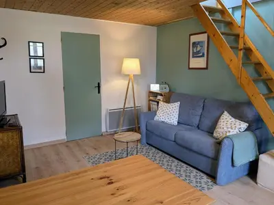 Coin salon dans l'établissement La petite enseigne - Chez Hélène - Gîtes en baie