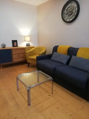 Coin salon dans l'établissement Jolie maison à 200 m des plages du débarquement