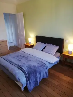 Un ou plusieurs lits dans un hébergement de l'établissement Jolie maison à 200 m des plages du débarquement