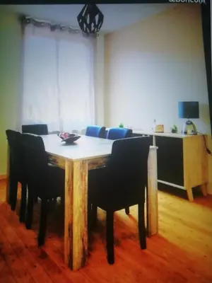 Télévision ou salle de divertissement dans l'établissement Jolie maison à 200 m des plages du débarquement