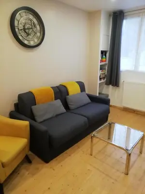 Coin salon dans l'établissement Jolie maison à 200 m des plages du débarquement