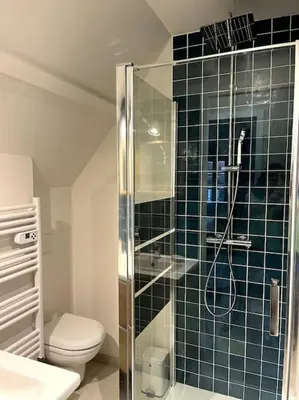 Salle de bains dans l'établissement Duplex 50m2 rénové, hyper-centre, St sauveur