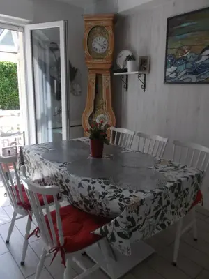 Coin salon dans l'établissement LES TROENES