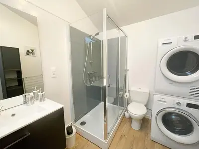 Salle de bains dans l'établissement Maison centre Les Pieux*Wifi*OXO
