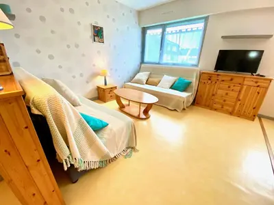 Télévision ou salle de divertissement dans l'établissement Taphao, Studio pour 4 avec parking proche mer