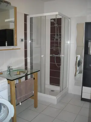 Salle de bains dans l'établissement Les granvillaises
