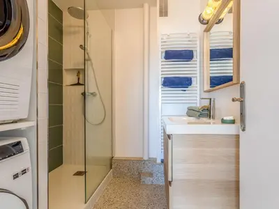 Salle de bains dans l'établissement Apartment Les Mouettes by Interhome