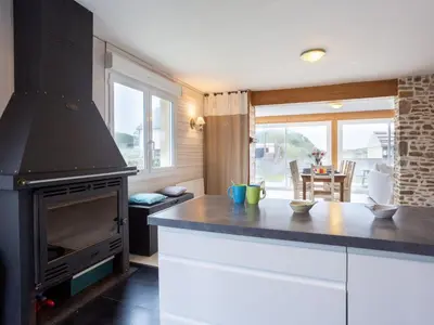Cuisine ou kitchenette dans l'établissement Holiday Home La Plage by Interhome