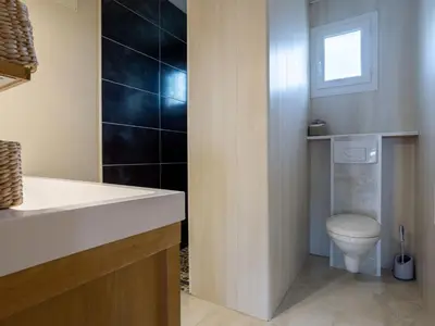 Salle de bains dans l'établissement Holiday Home La Plage by Interhome