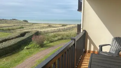 Balcon ou terrasse dans l'établissement Cabourg-La mer à vos pieds et la thalasso à 50 m