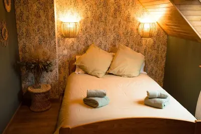 Un ou plusieurs lits dans un hébergement de l'établissement Gîte de charme avec Spa, baie du Mont St Michel