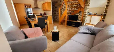 Coin salon dans l'établissement Gîte Anna du Mont-saint-Michel