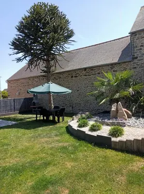 Jardin de l'établissement Gîte Mont Saint Michel Beauvoir