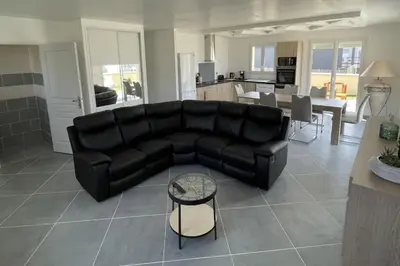 Coin salon dans l'établissement Maison neuve proche de la mer