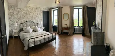 Un ou plusieurs lits dans un hébergement de l'établissement CHÂTEAU DE FRANQUETOT & D Day Collins Museum