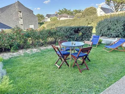 Jardin de l'établissement Appartement cosy bord de mer avec jardinet, garage et WiFi - FR-1-361-459