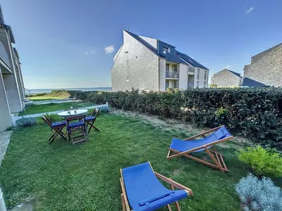 Jardin de l'établissement Appartement cosy bord de mer avec jardinet, garage et WiFi - FR-1-361-459
