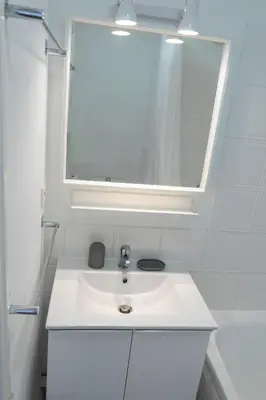 Salle de bains dans l'établissement 2 pièces Port Cabourg - 2 à 4 personnes - 34 m2 - Balcon - Vue Port - Proche Plage