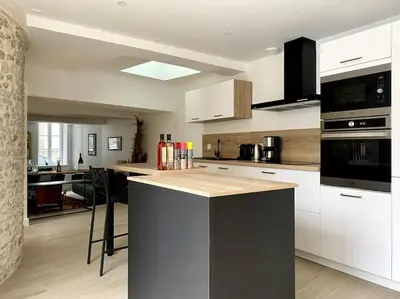 Cuisine ou kitchenette dans l'établissement BAYA HOUSE - Histoire et Confort