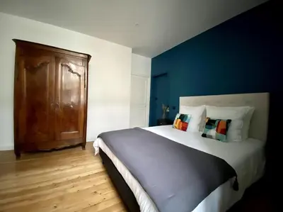 Un ou plusieurs lits dans un hébergement de l'établissement BAYA HOUSE - Histoire et Confort