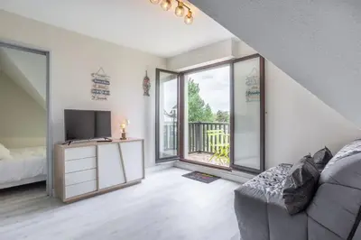 Télévision ou salle de divertissement dans l'établissement Cabourg Au P'tit Nid, cocon au bord de mer