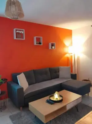 Coin salon dans l'établissement Au feu de Berque