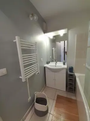 Salle de bains dans l'établissement Au feu de Berque
