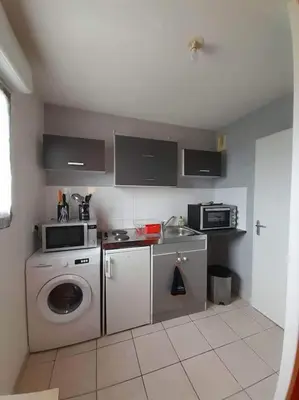 Cuisine ou kitchenette dans l'établissement Au feu de Berque