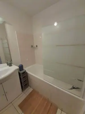 Salle de bains dans l'établissement Au feu de Berque