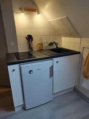 Cuisine ou kitchenette dans l'établissement Studio au 2e étage de notre maison de ville