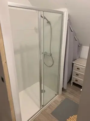Salle de bains dans l'établissement Le Nalousie