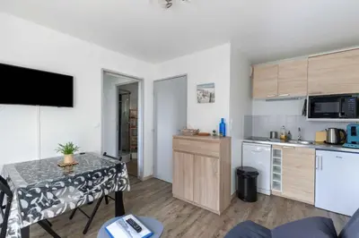 Cuisine ou kitchenette dans l'établissement Océania -proche Mer et Thalasso
