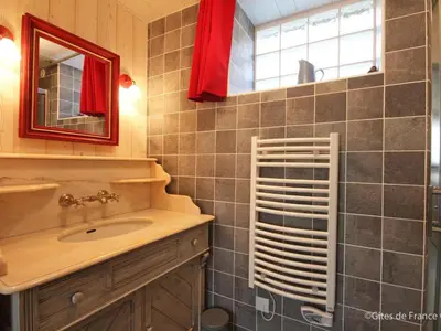 Salle de bains dans l'établissement Maison Charme 6 Pers, Sauna, Vue Bocage, Suisse Normande - FR-1-497-172